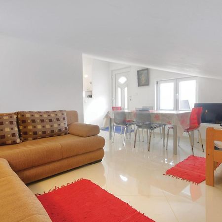 Cozy Apartment In Medulin With Kitchen Kültér fotó